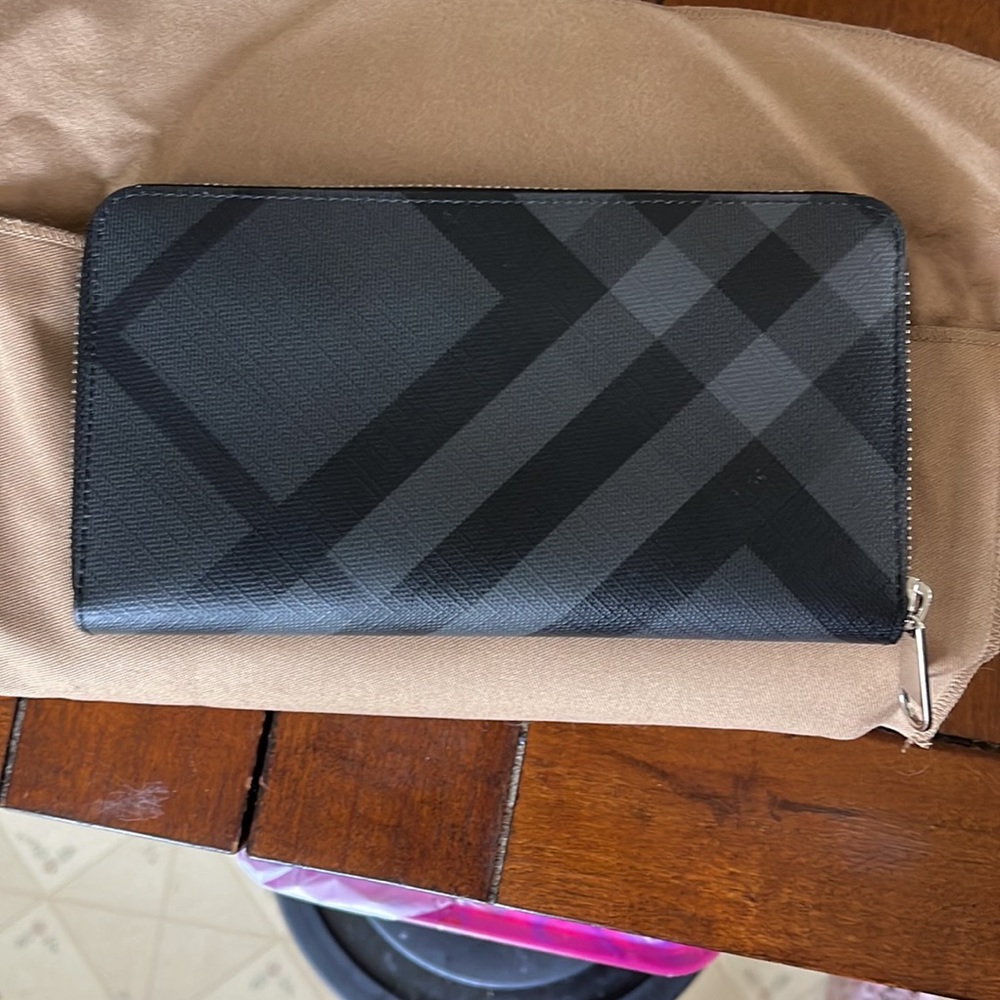Burberry zipper Wallet Charcoal/Black VG with tags